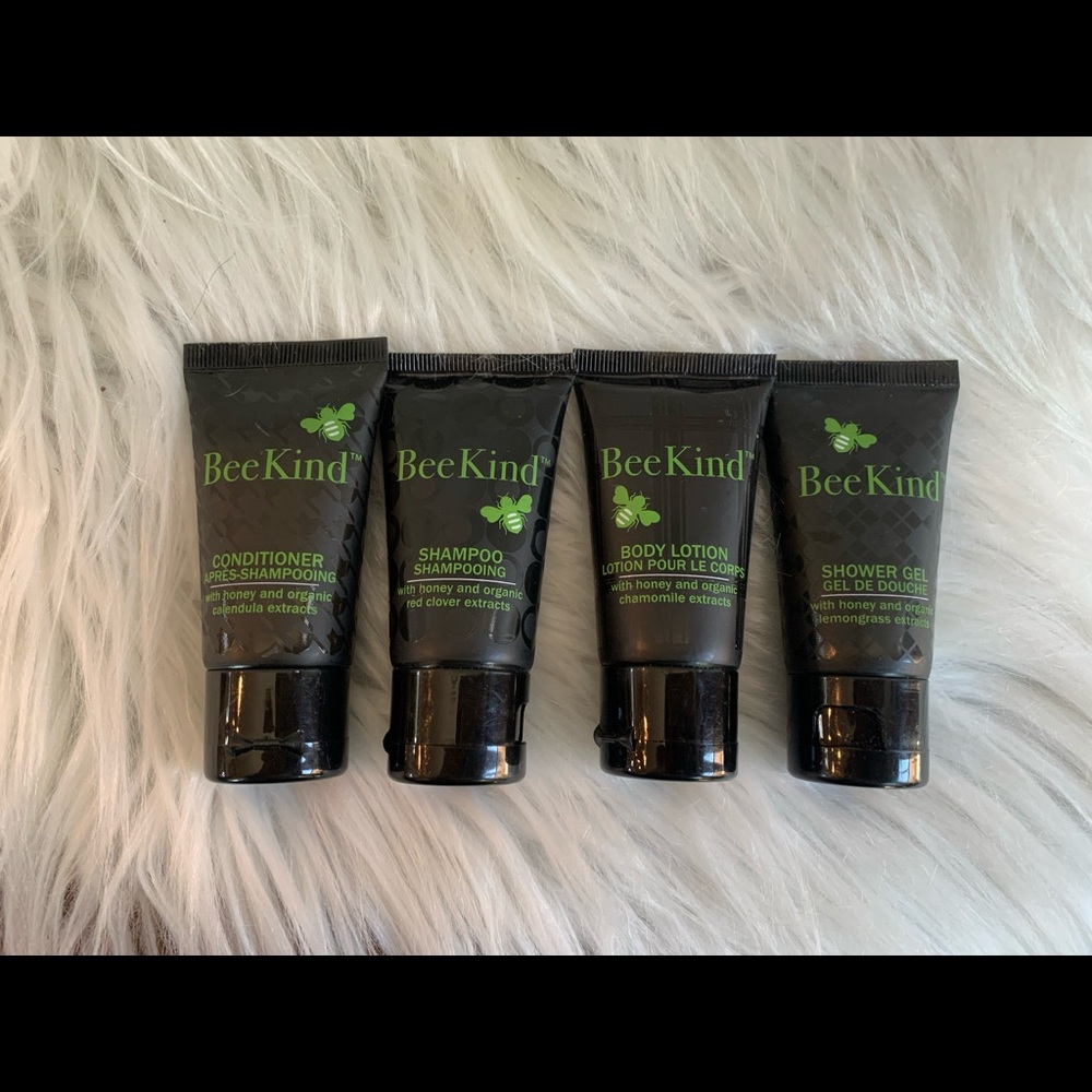 Travel BeeKind shower set
